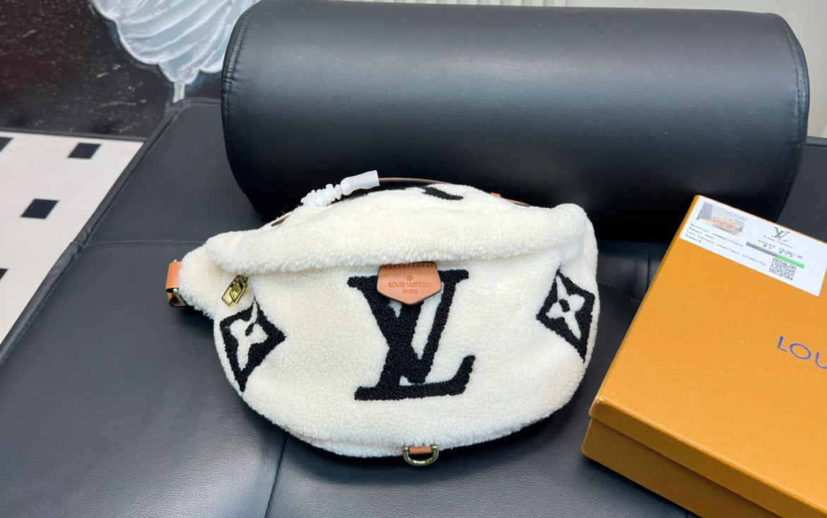 Fuzzy waist bag in multiple colors