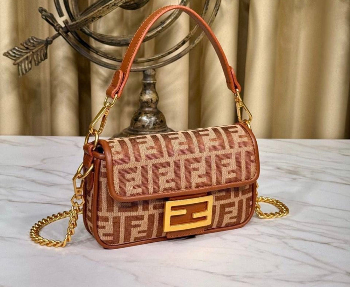 Oblong Bag with chain