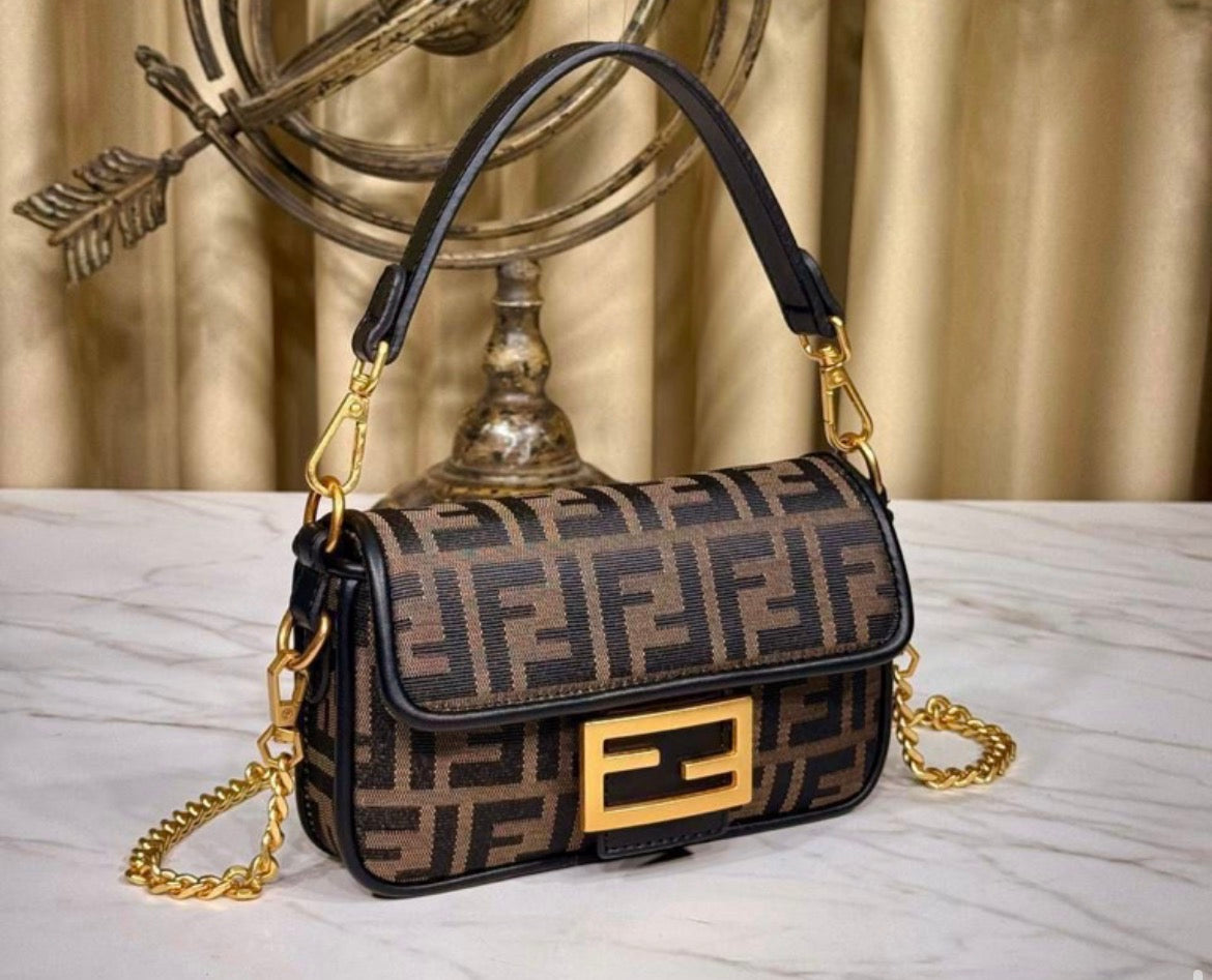 Oblong Bag with chain