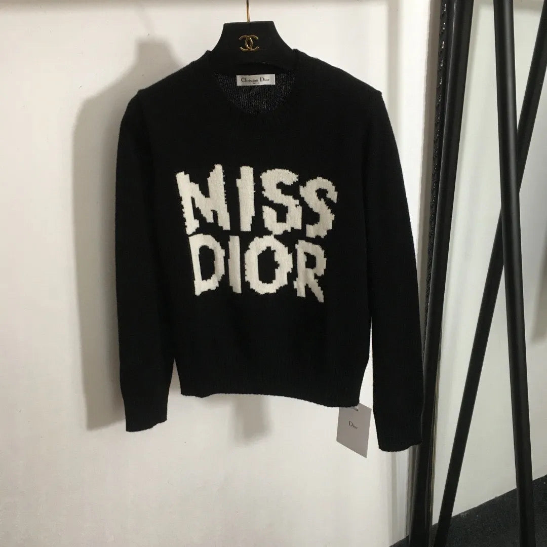 Sweater in multiple shades