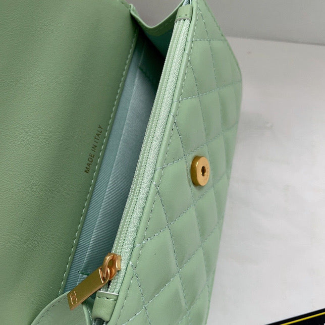 Chain handle bag