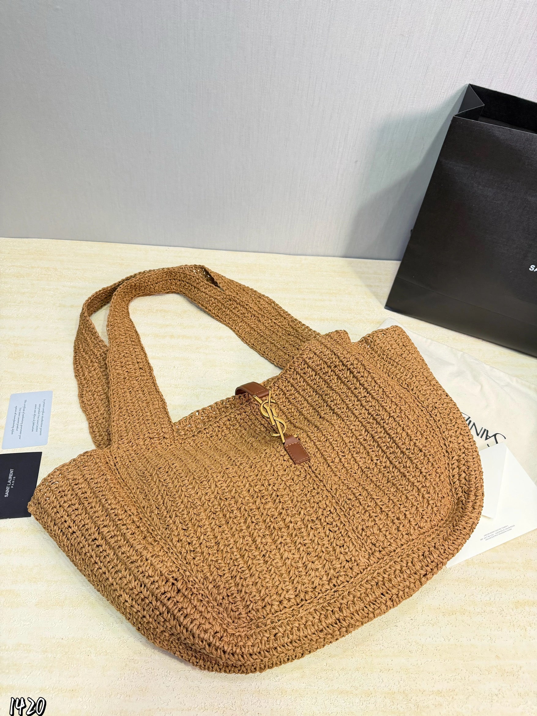 Medium Rattan purse