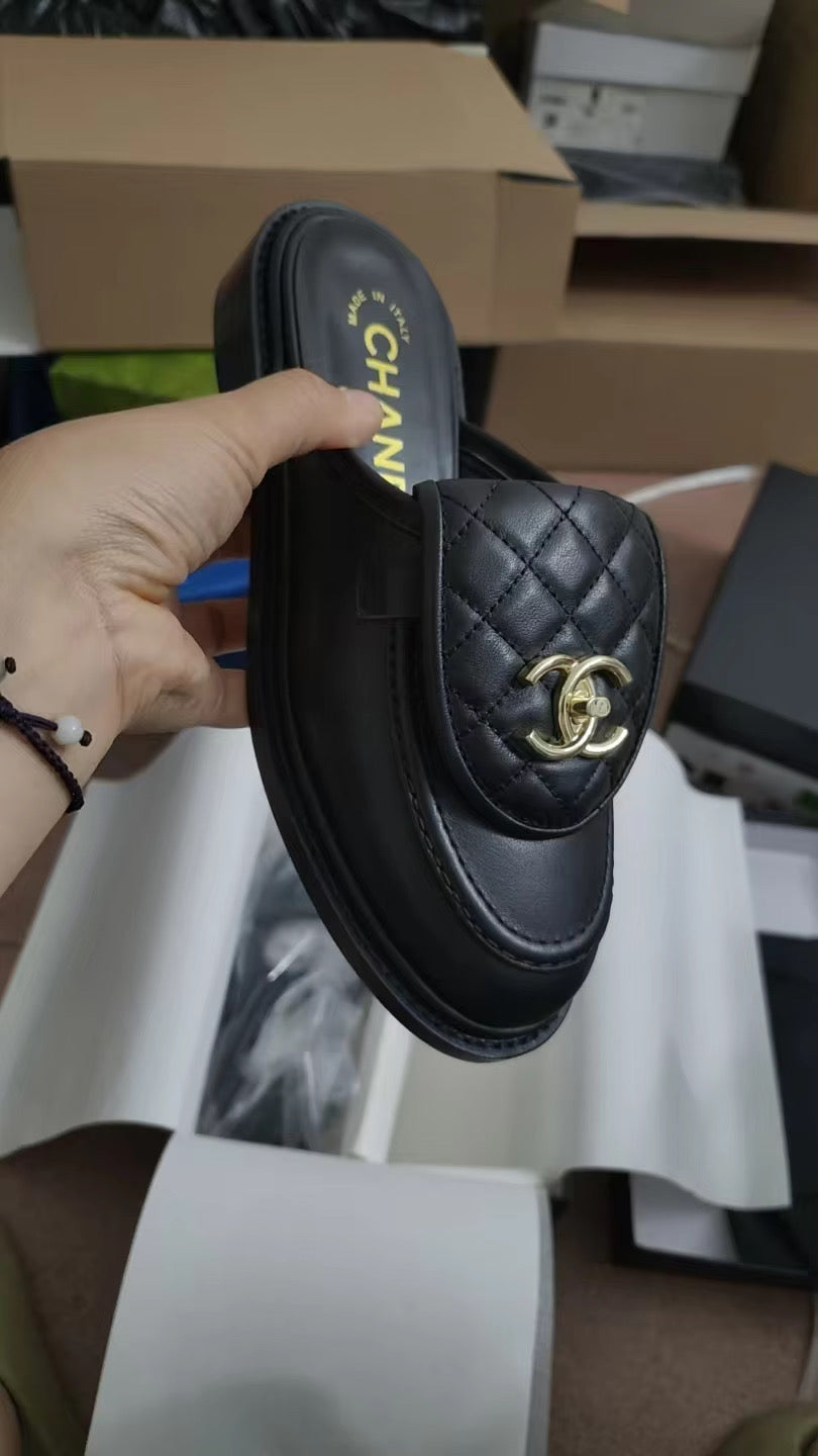 Turn-lock loafer (SHIP READY!)