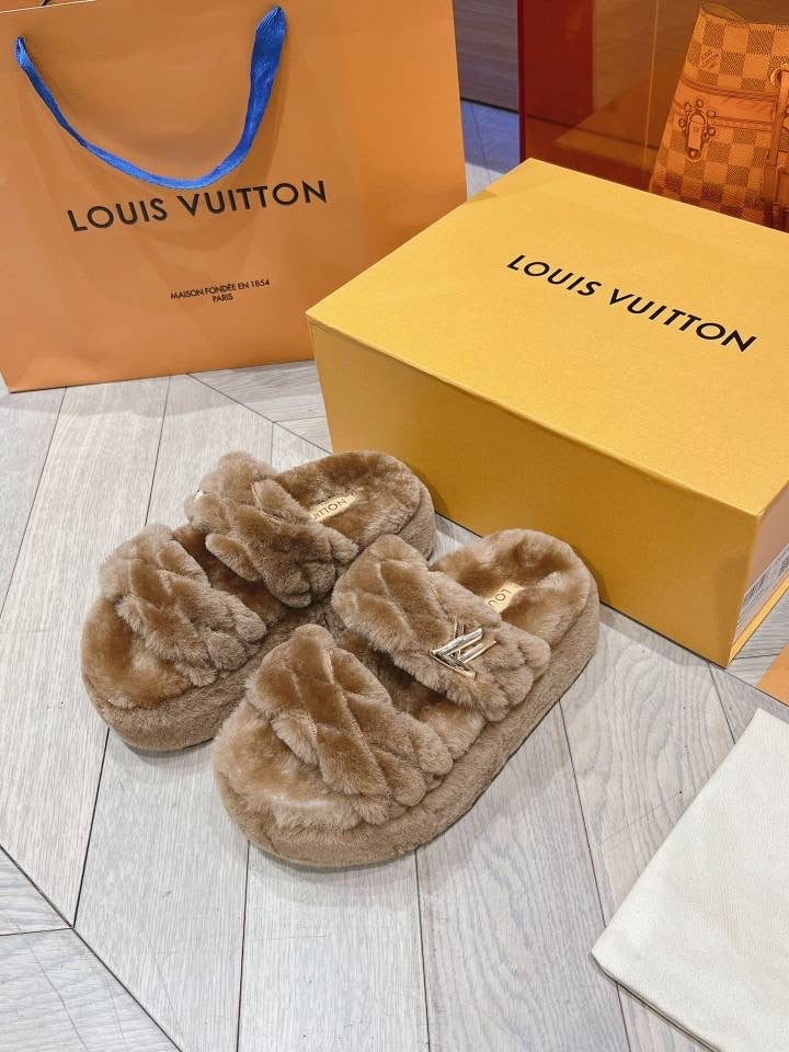 Luxurious house shoes