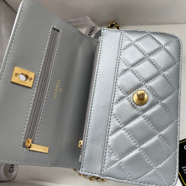 Chain handle bag