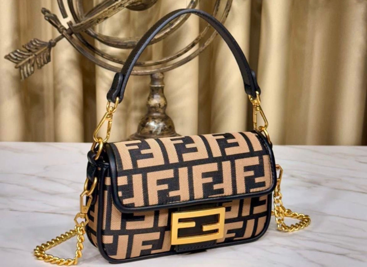 Oblong Bag with chain