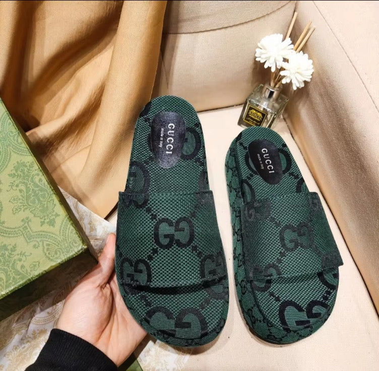 Small platform sandal