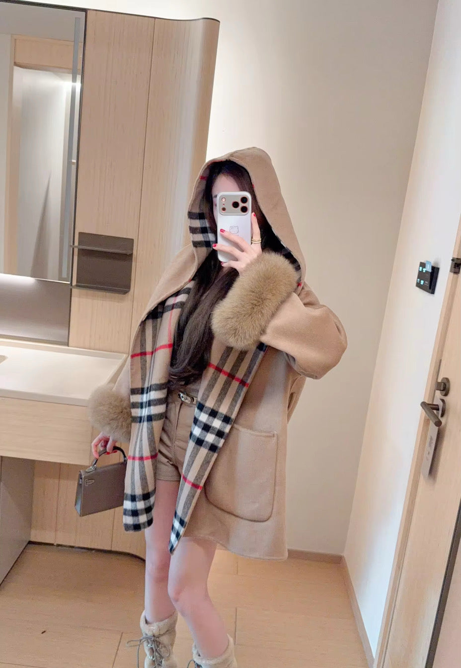 Stripped pullover with fur