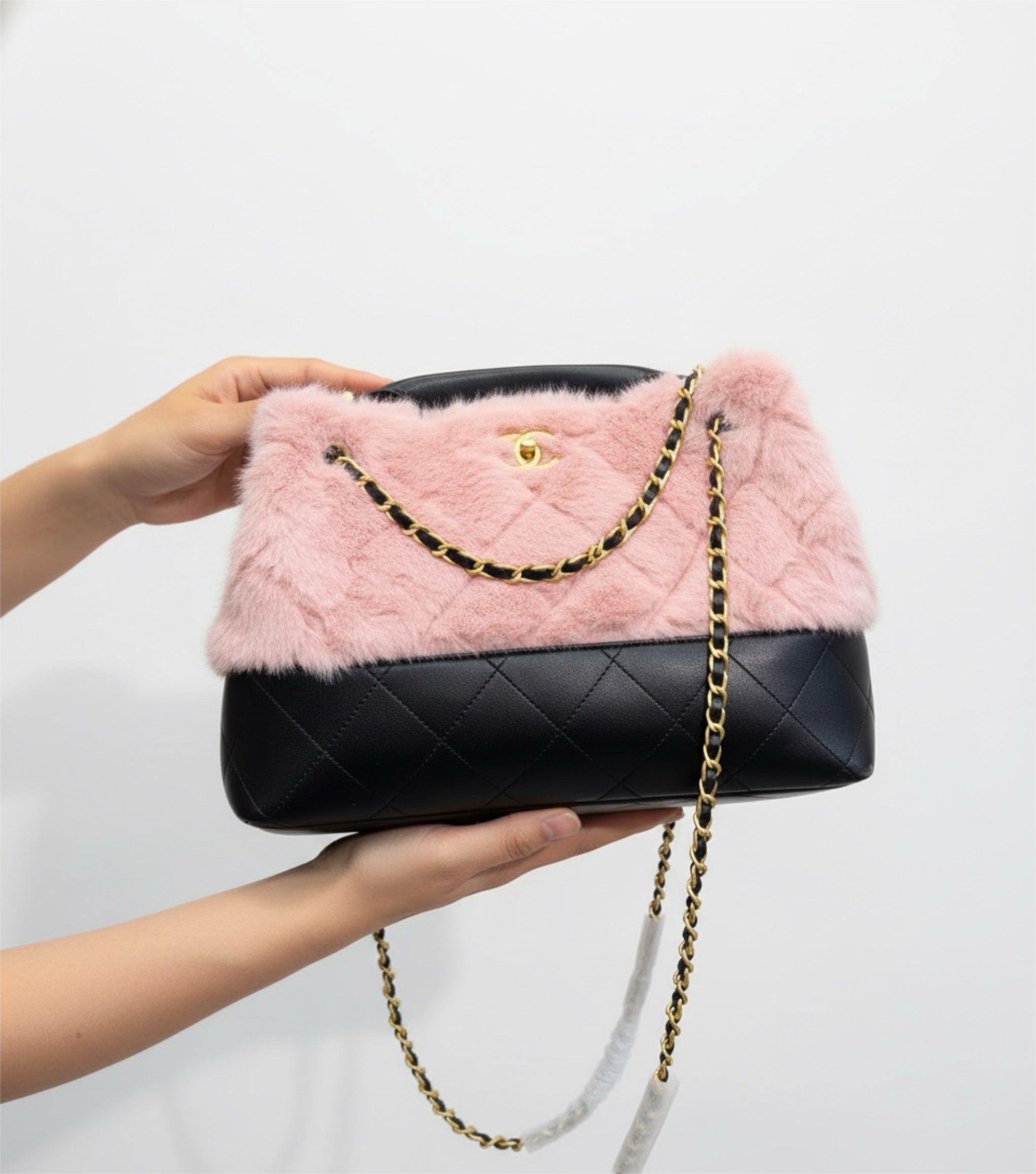 Furry Tote with chain (CART DISCOUNT)