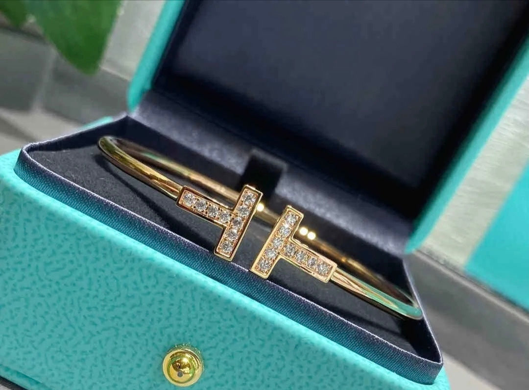 pulsera en T