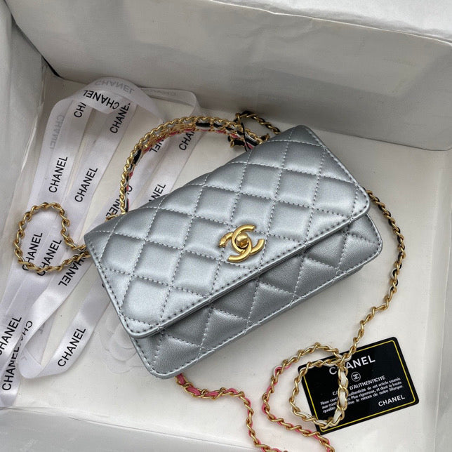 Chain handle bag