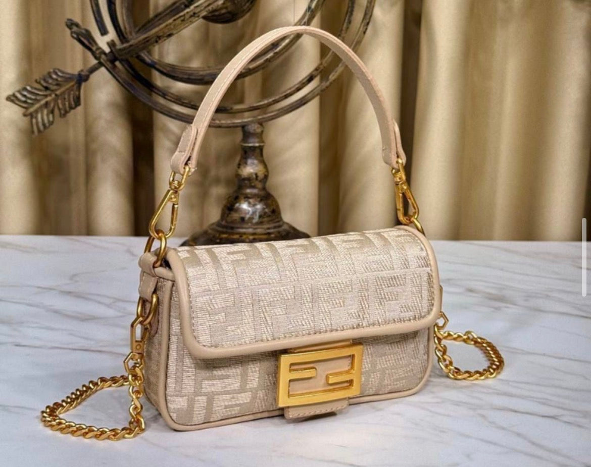 Oblong Bag with chain