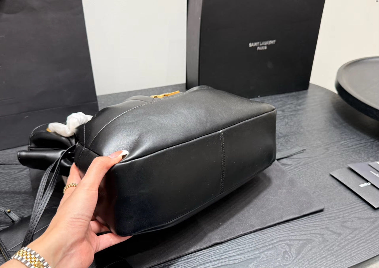 Medium Black leather bag