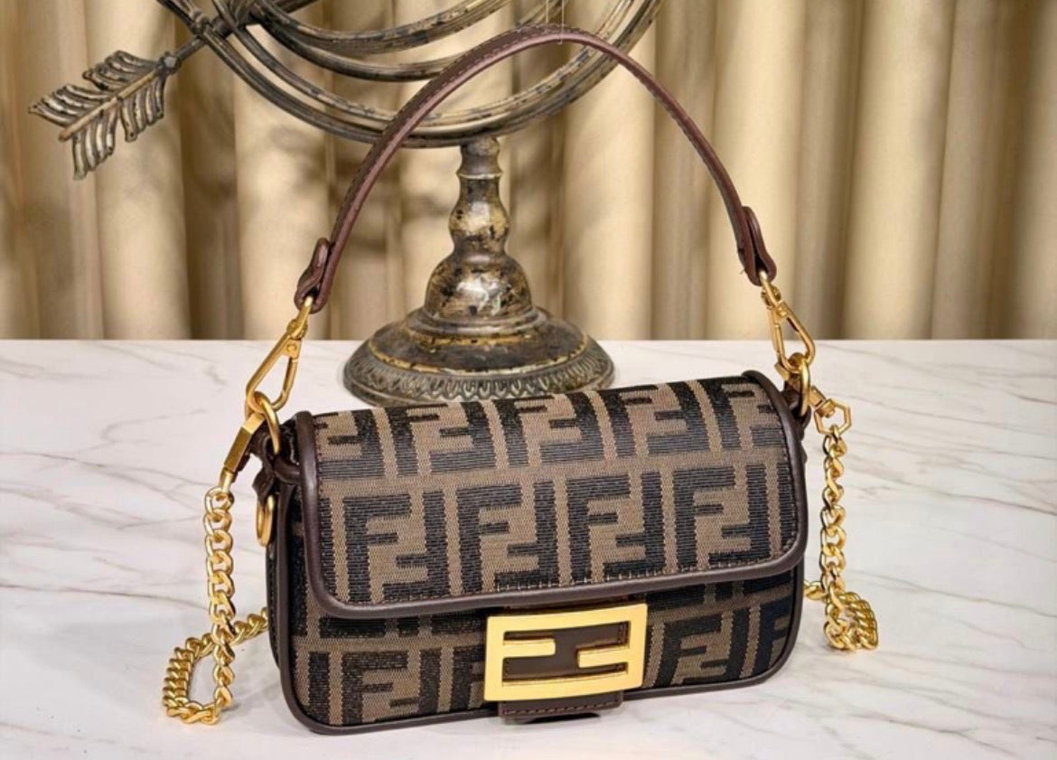 Oblong Bag with chain