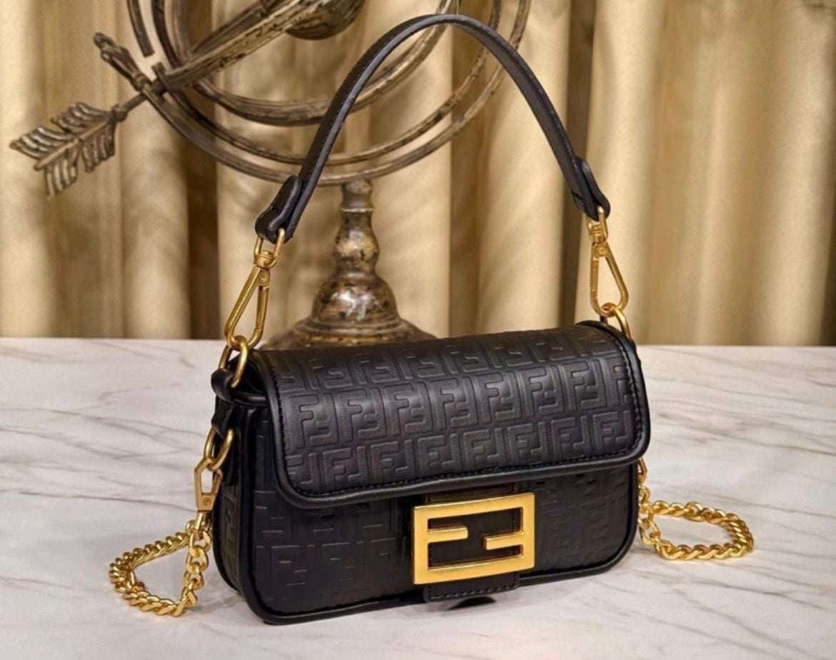 Oblong Bag with chain