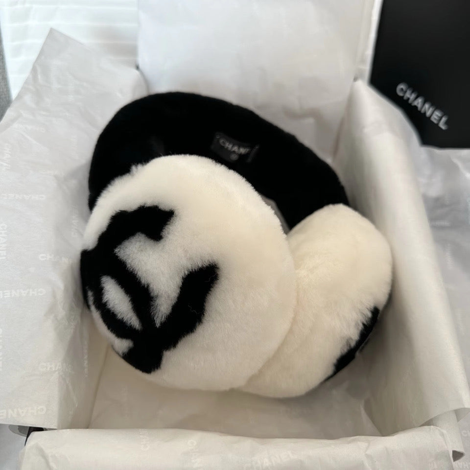 Oversized Fluffy ear muffs