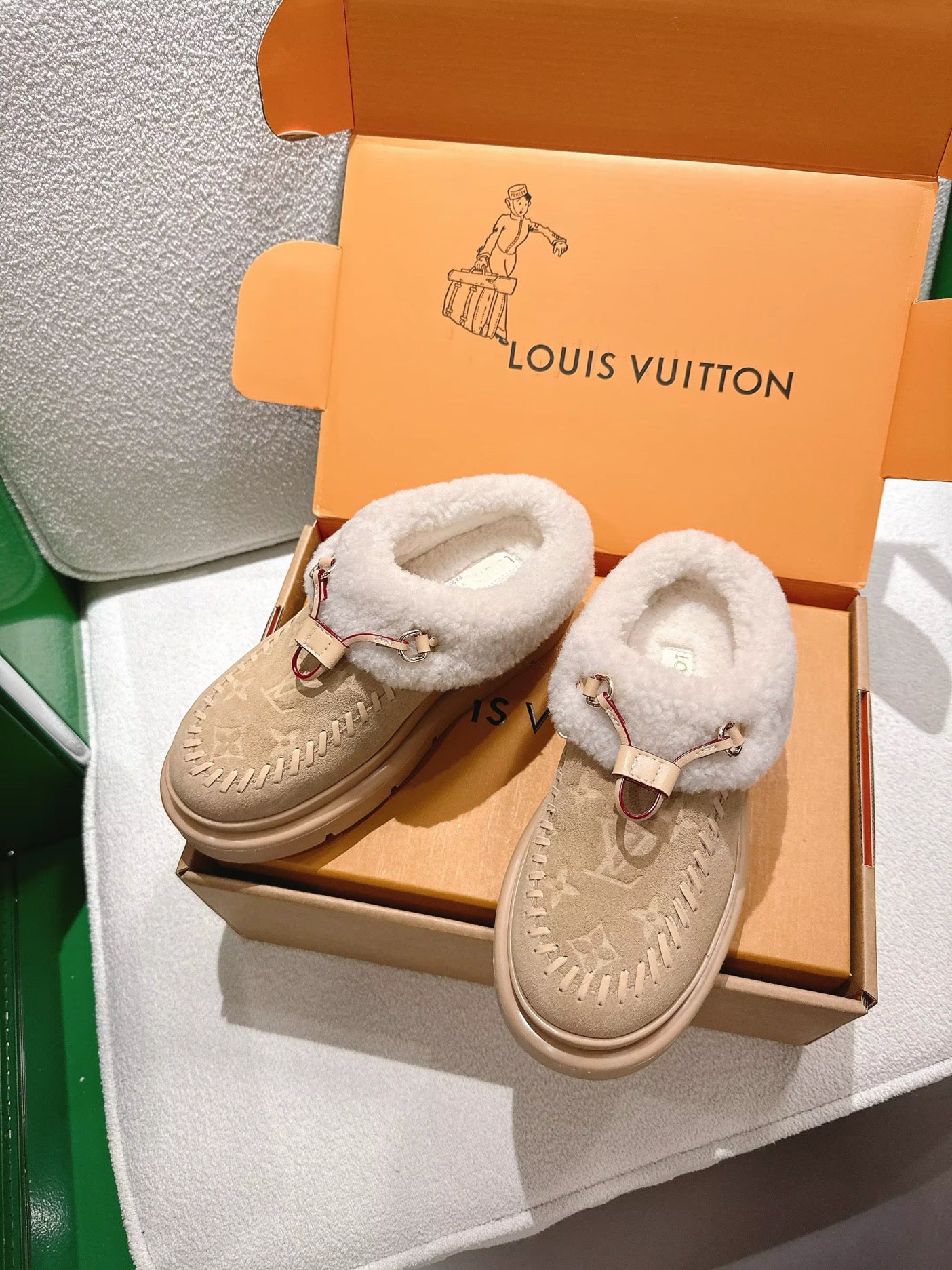 (ADDITIONAL CART DISCOUNT)               Shearling Mule