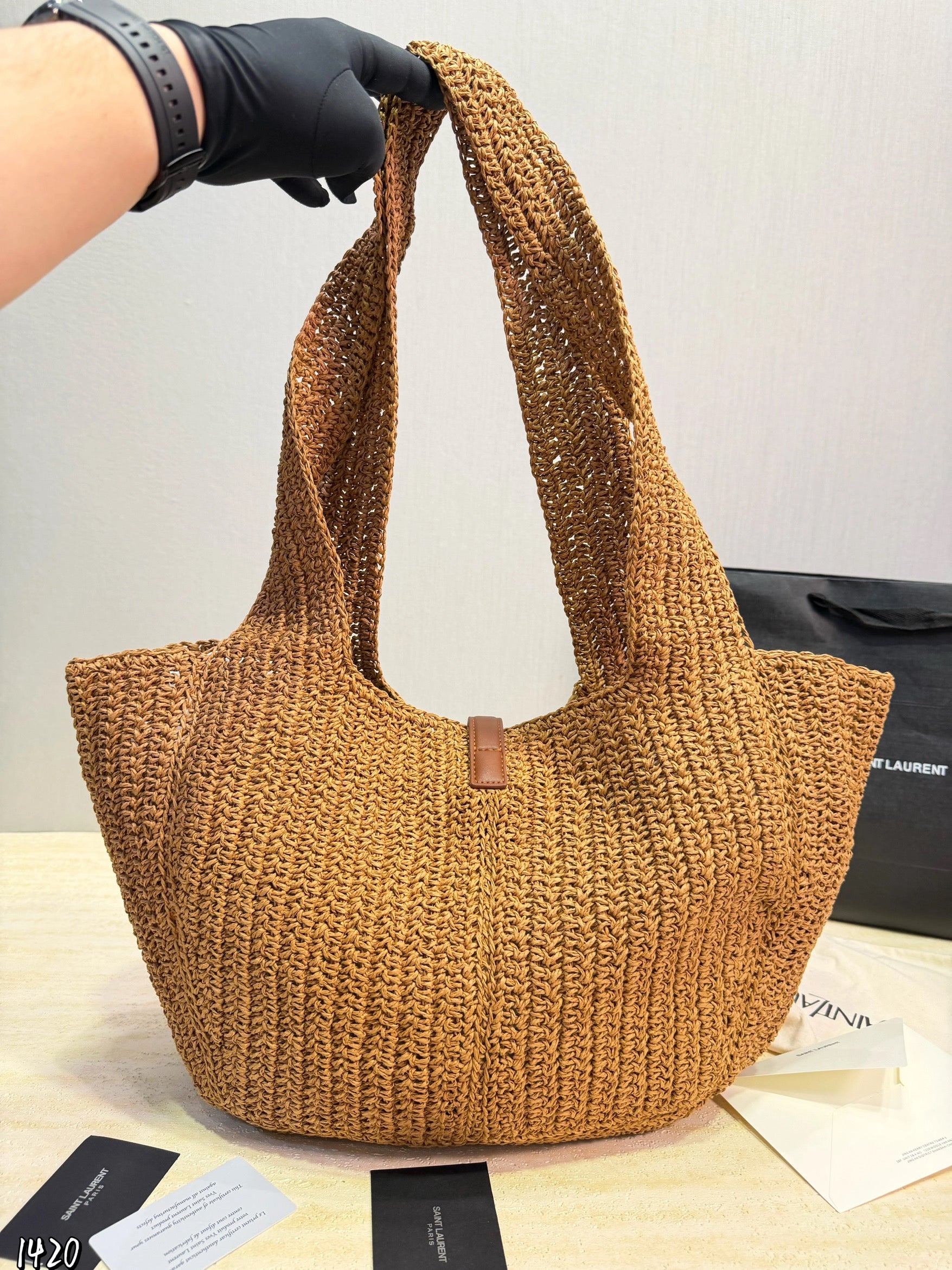 Medium Rattan purse