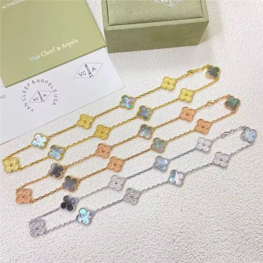 Medium length purple necklace