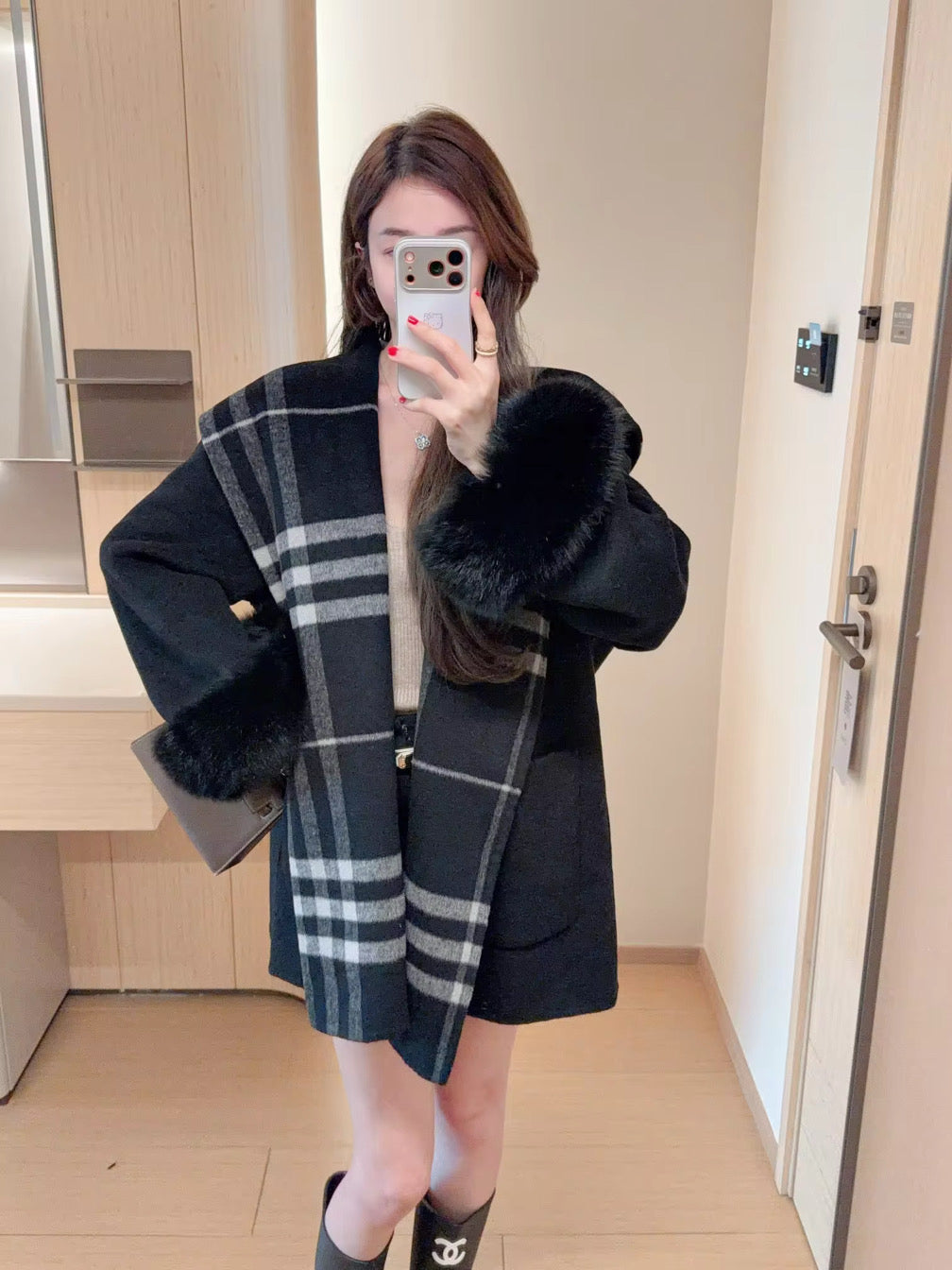 Stripped pullover with fur