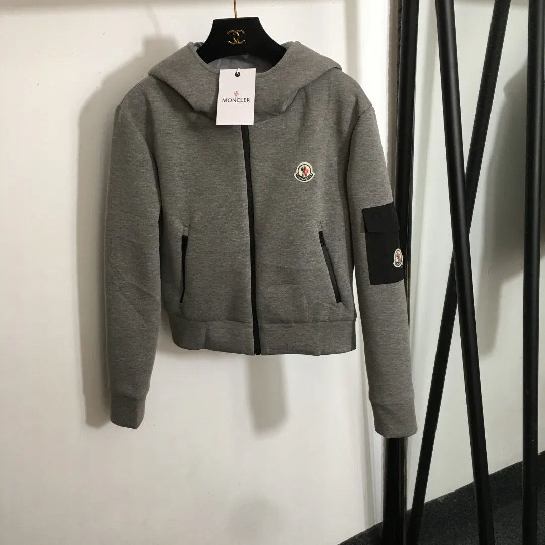 Hoodie with zip pockets