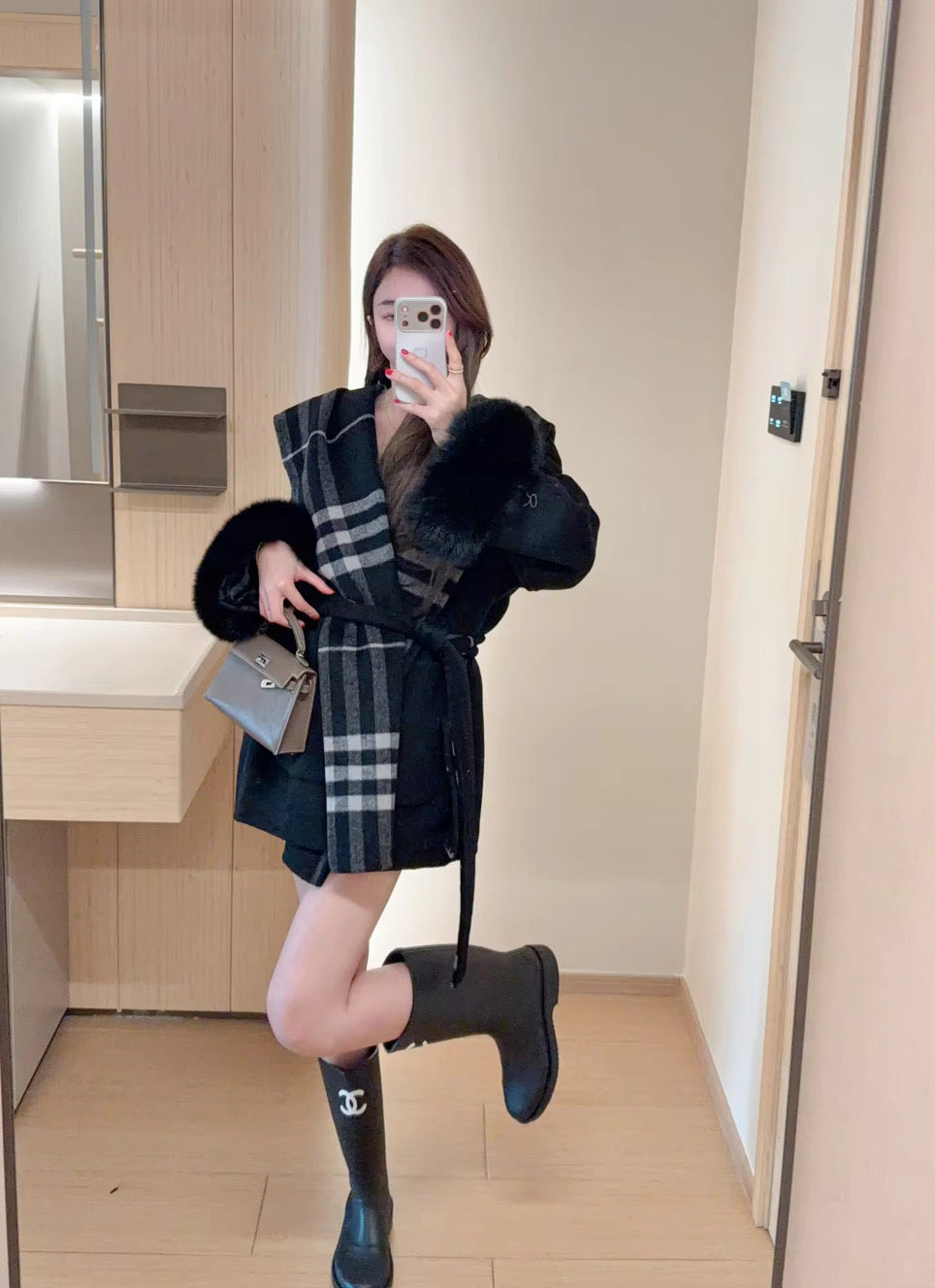 Stripped pullover with fur