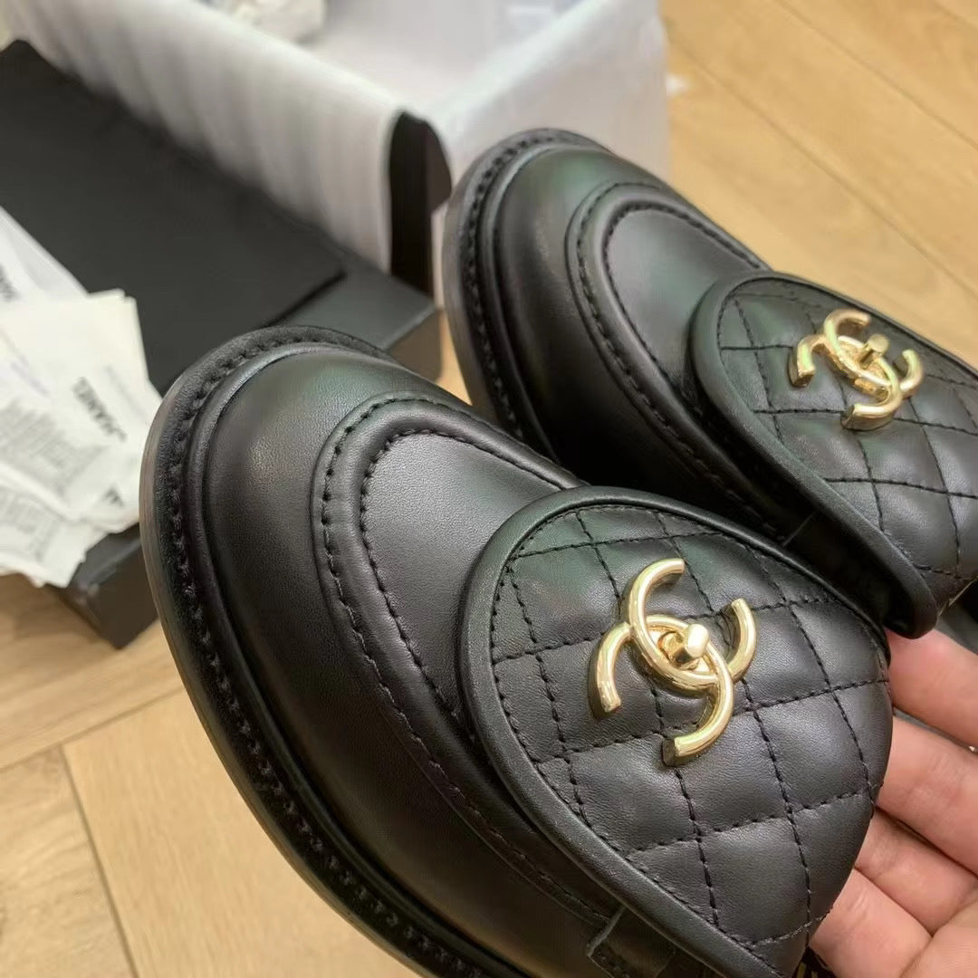 Turn-lock loafer (SHIP READY!)