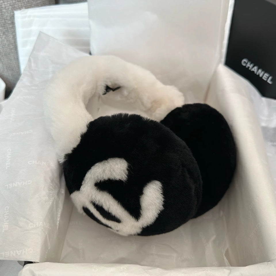 Oversized Fluffy ear muffs