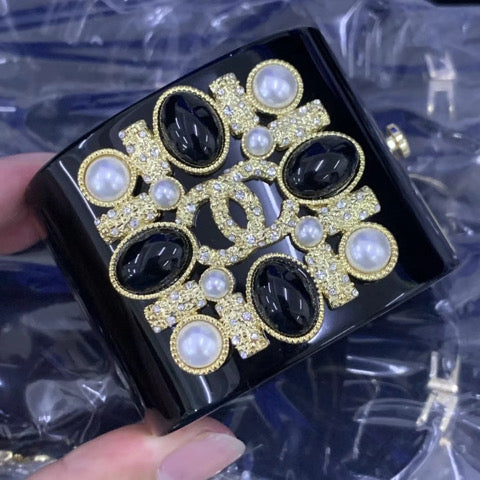 Thick Clasp Bracelet
