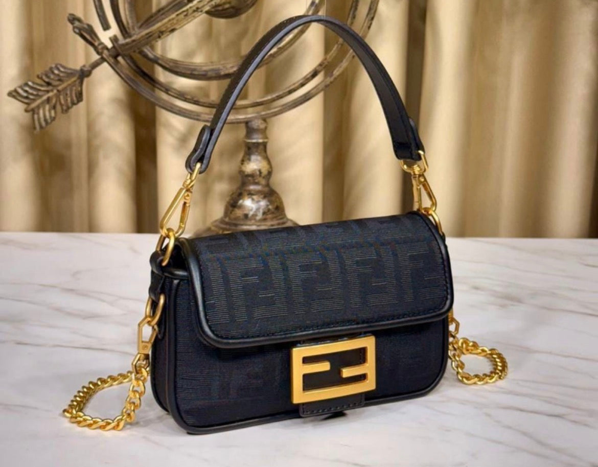 Oblong Bag with chain