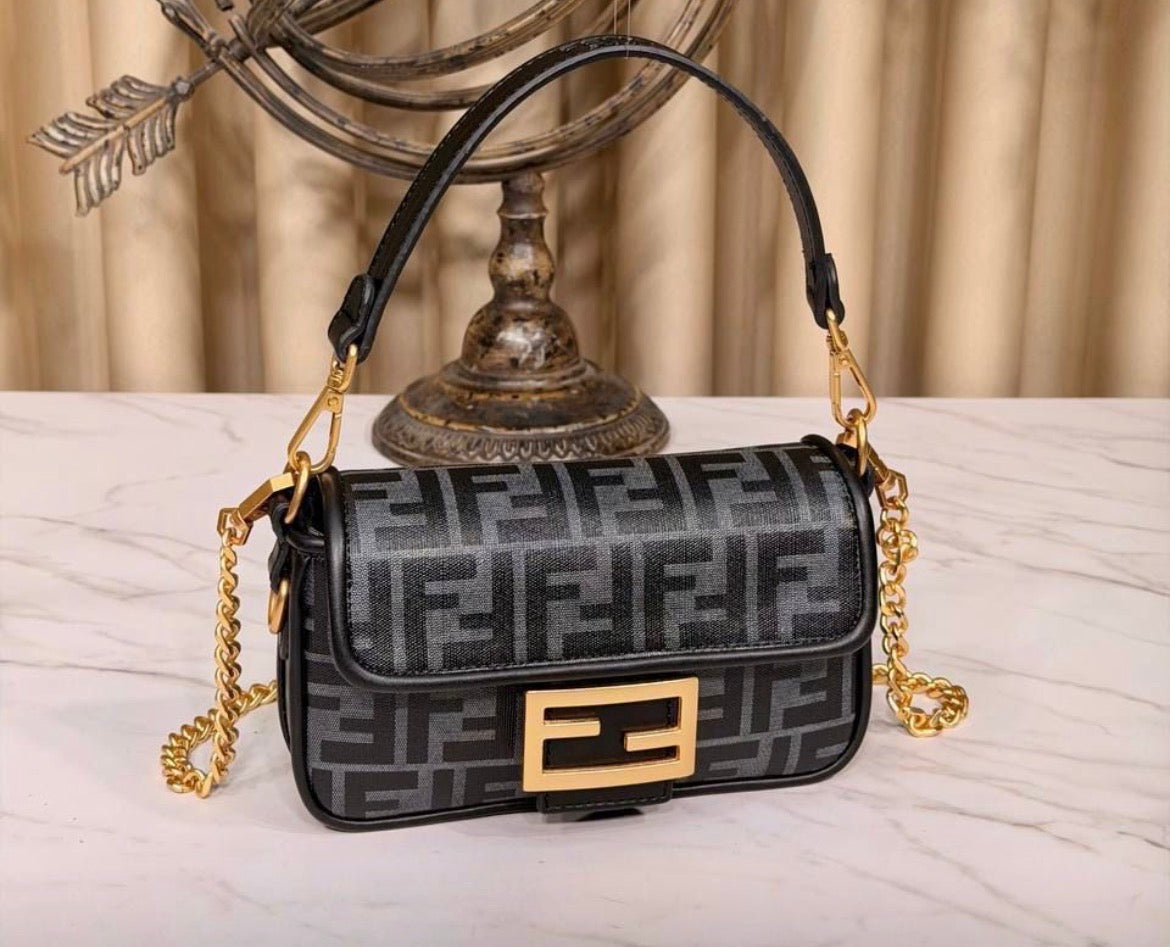 Oblong Bag with chain