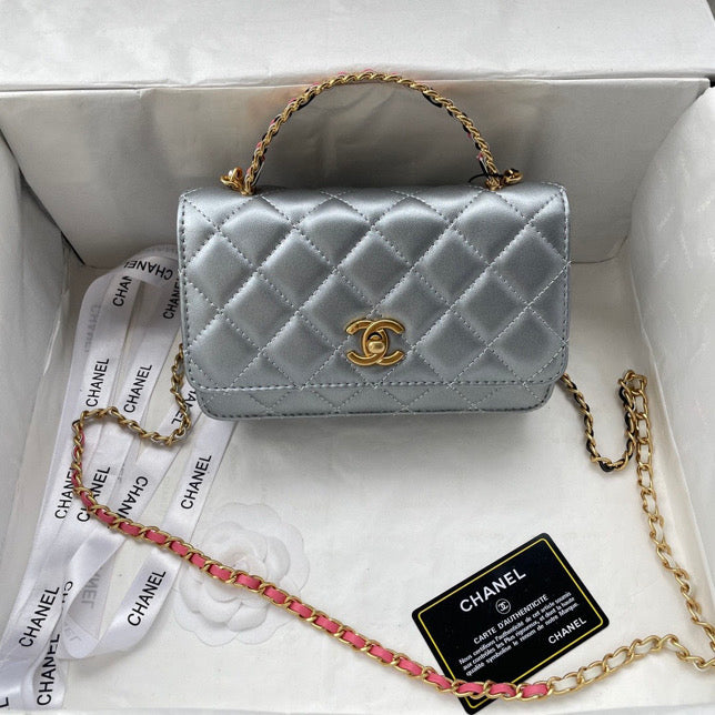 Chain handle bag