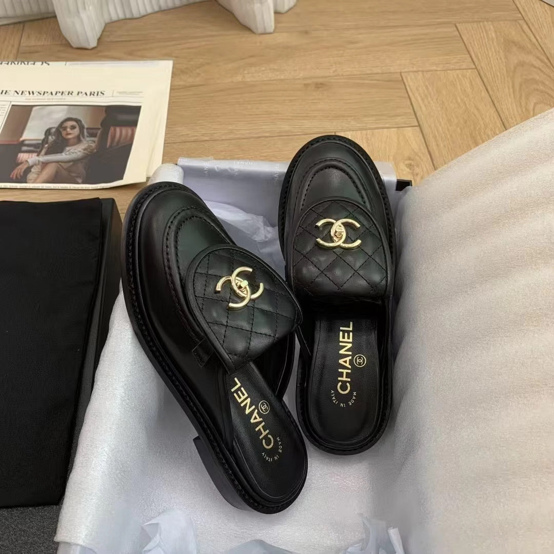 Turn-lock loafer (SHIP READY!)