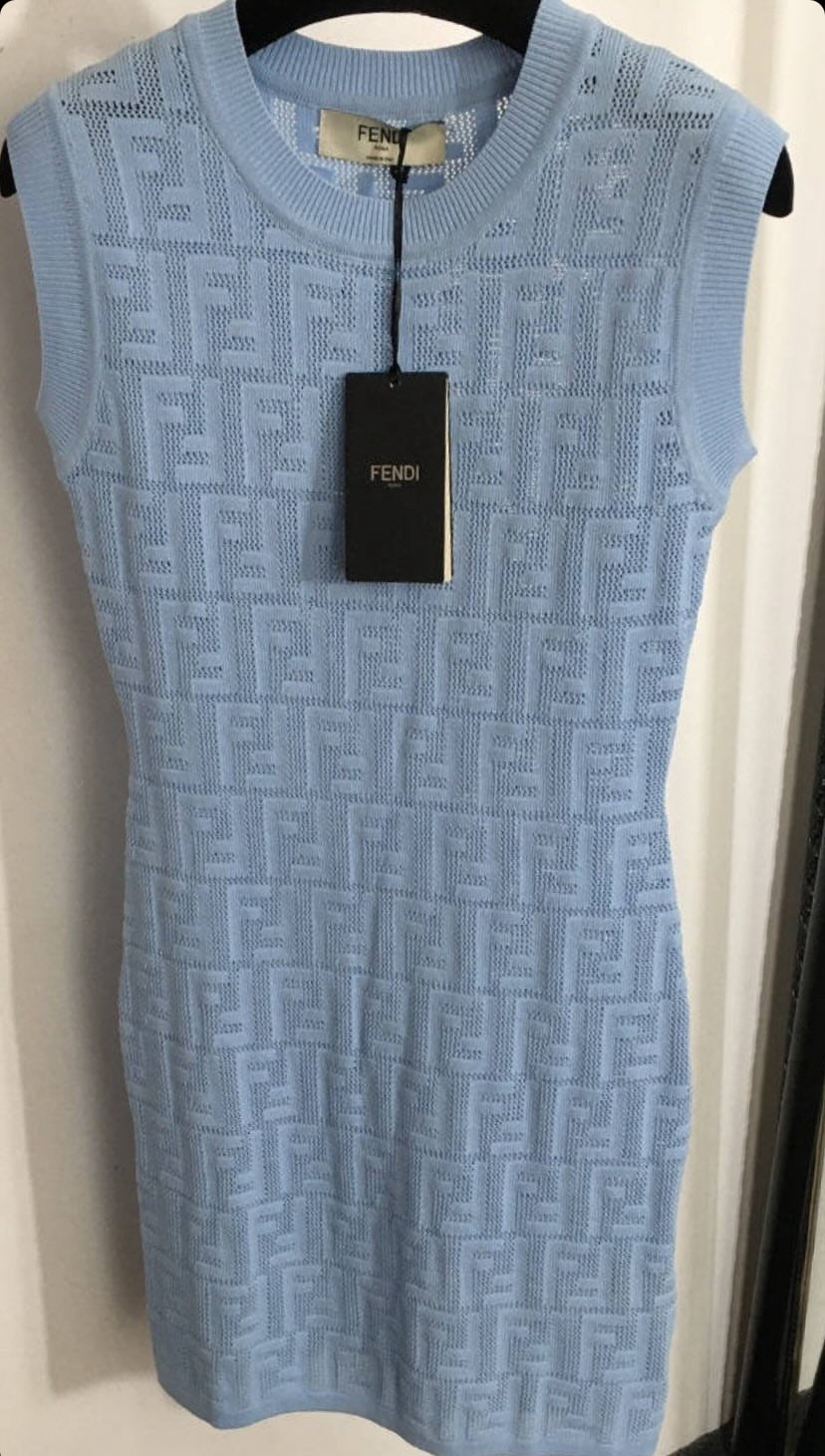 Vestido amarillo, marrón o azul