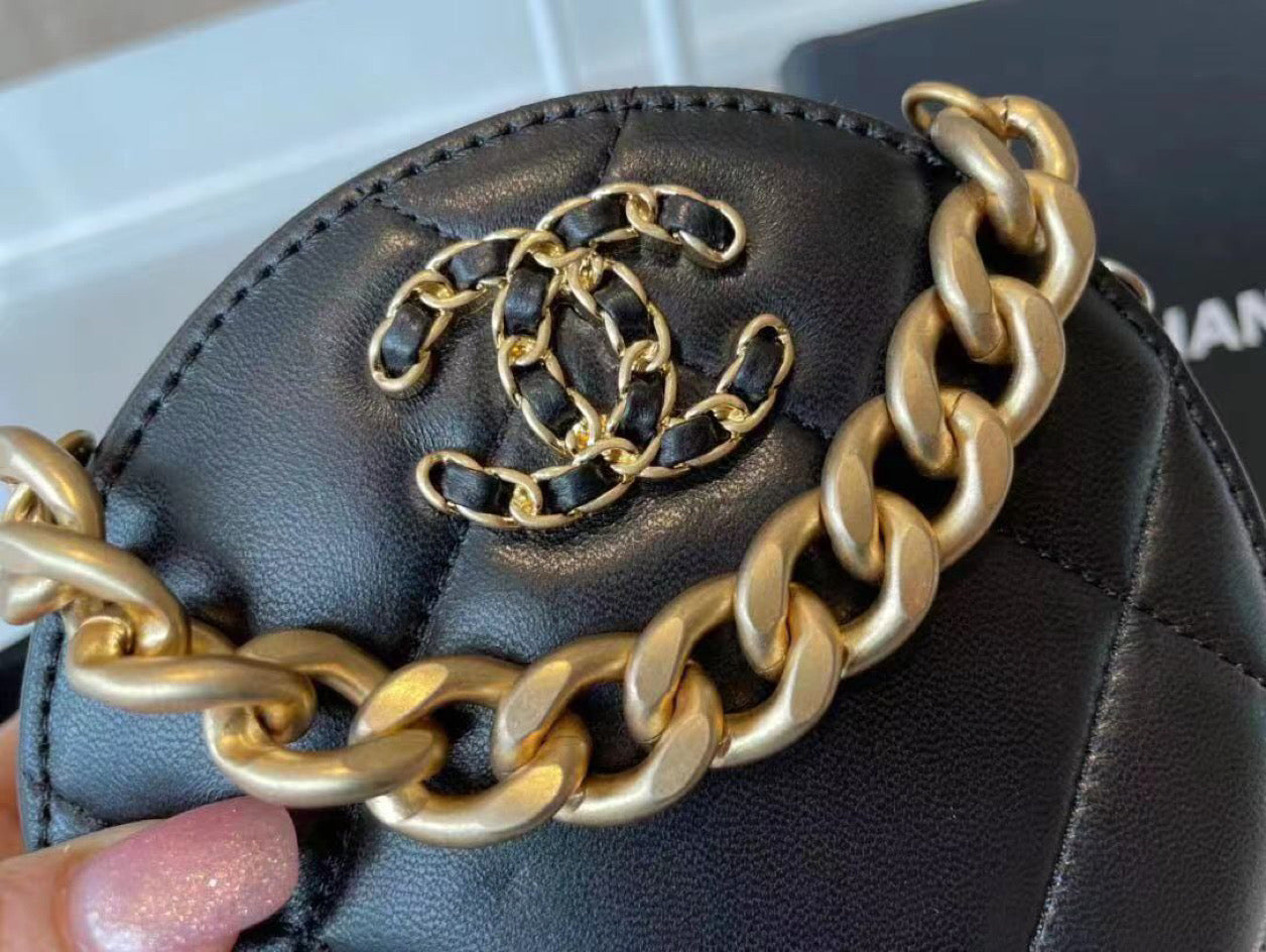 Circle leather purse