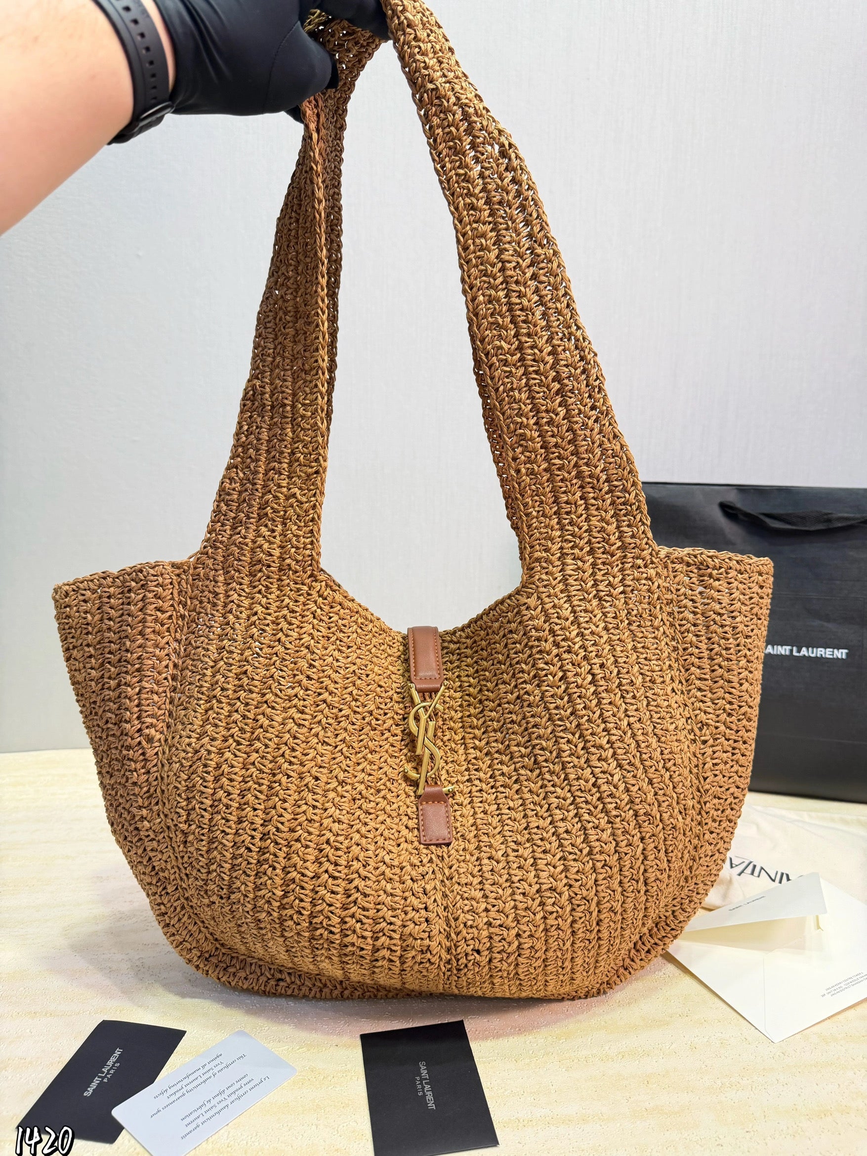 Medium Rattan purse