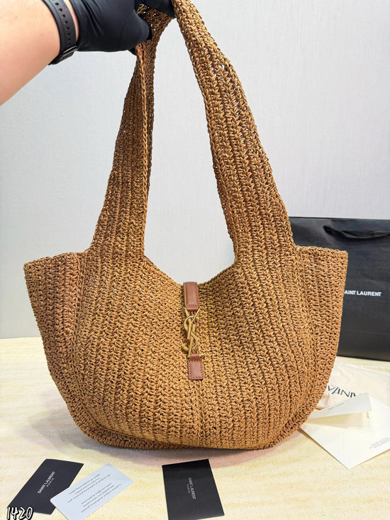 Medium Rattan purse