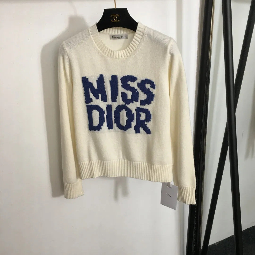 Sweater in multiple shades