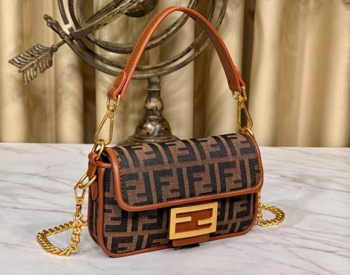 Oblong Bag with chain