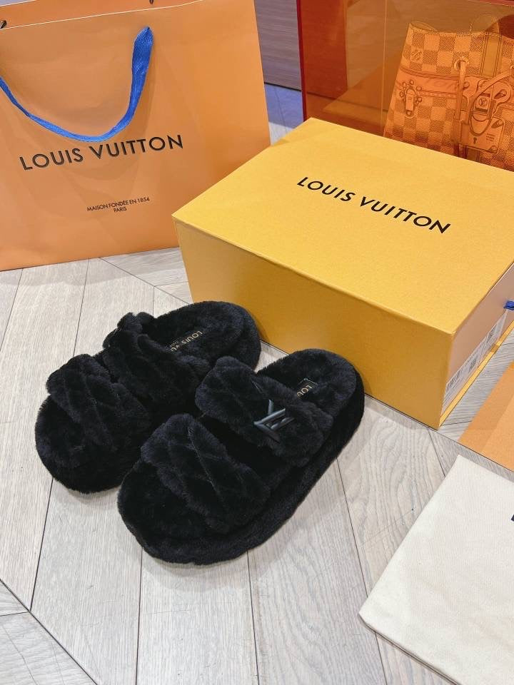 Luxurious house shoes