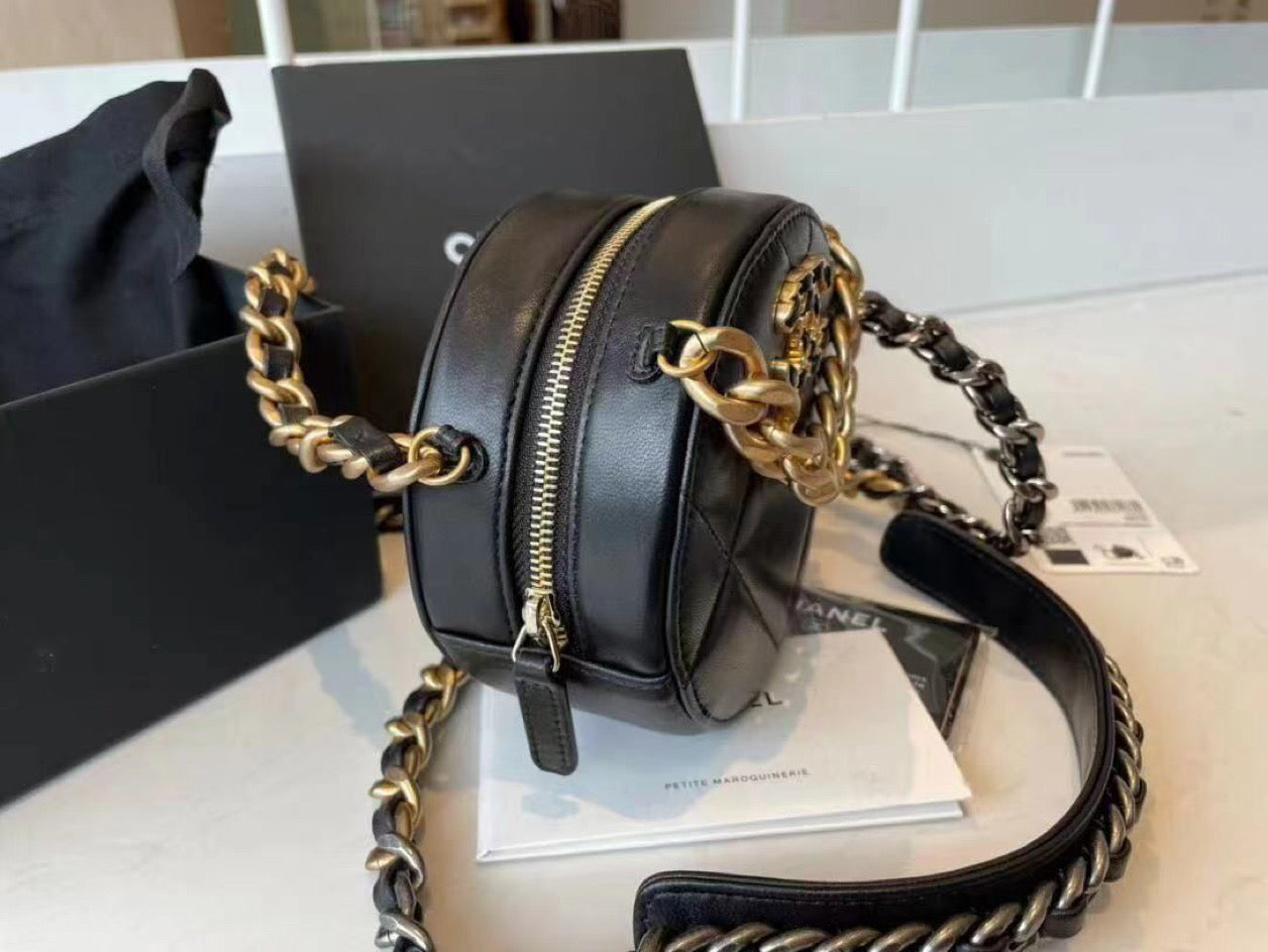 Circle leather purse