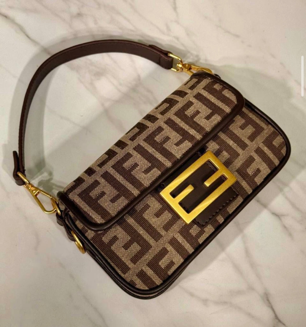 Oblong Bag with chain