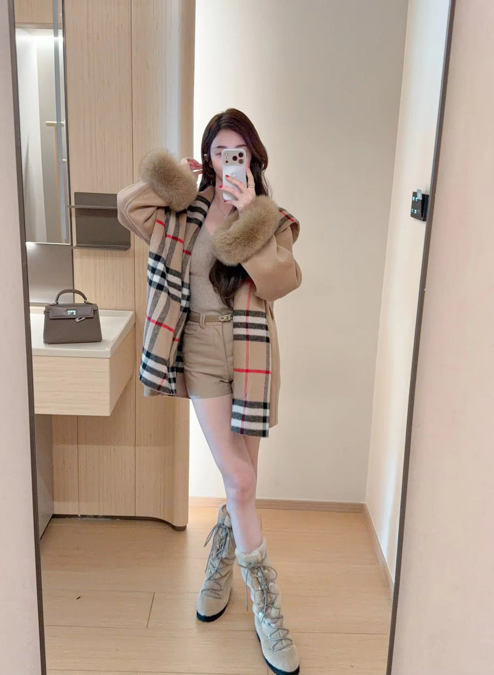 Stripped pullover with fur