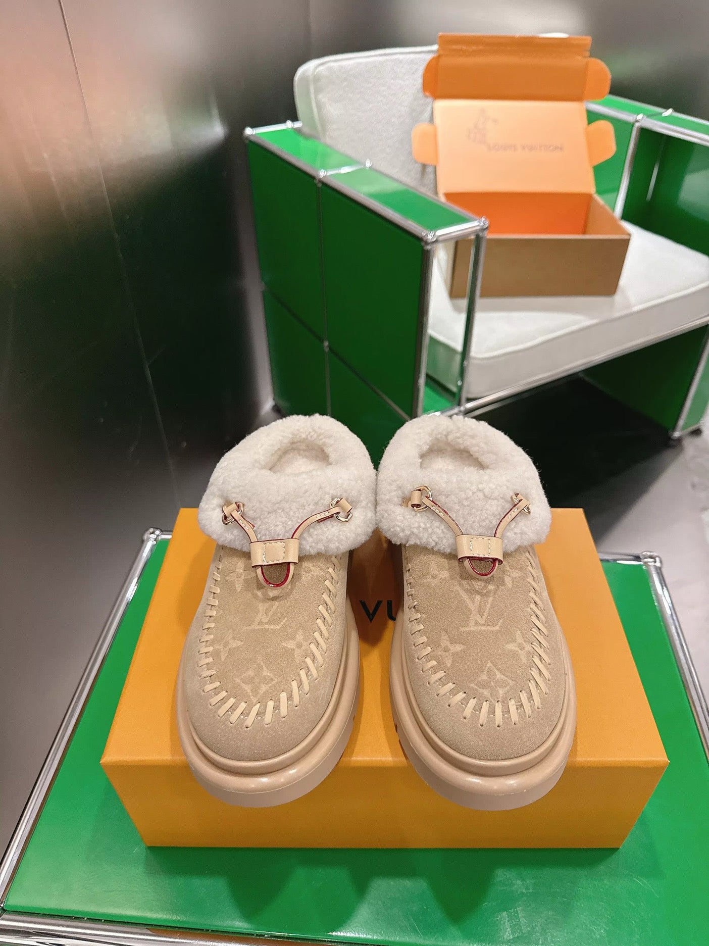 (ADDITIONAL CART DISCOUNT)               Shearling Mule