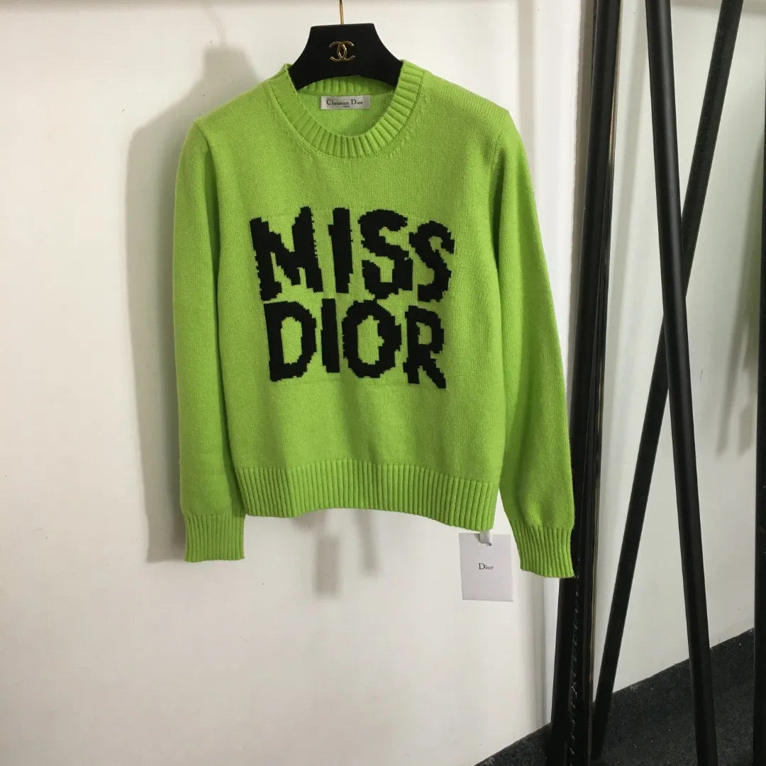 Sweater in multiple shades