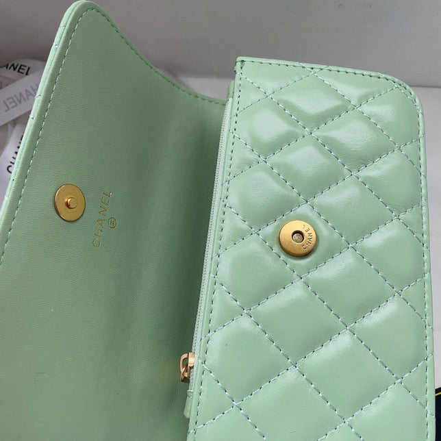 Chain handle bag