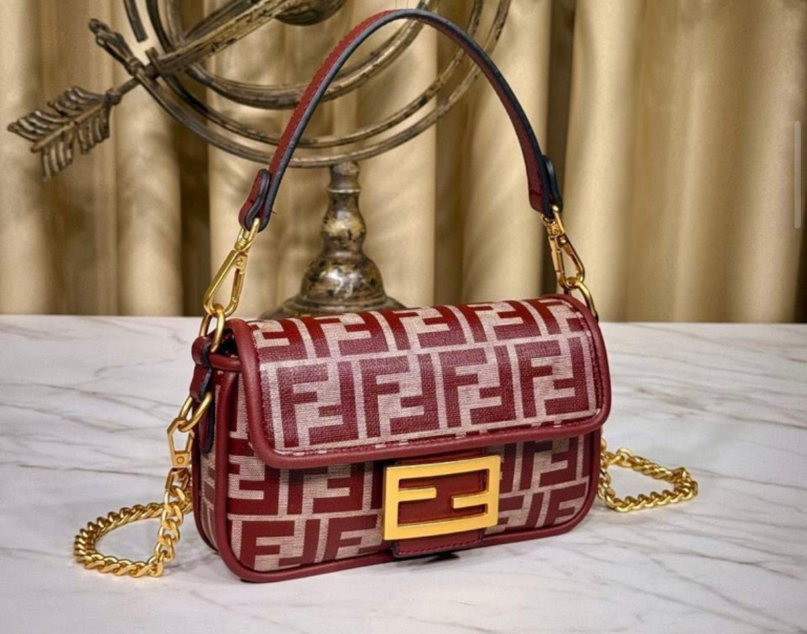 Oblong Bag with chain