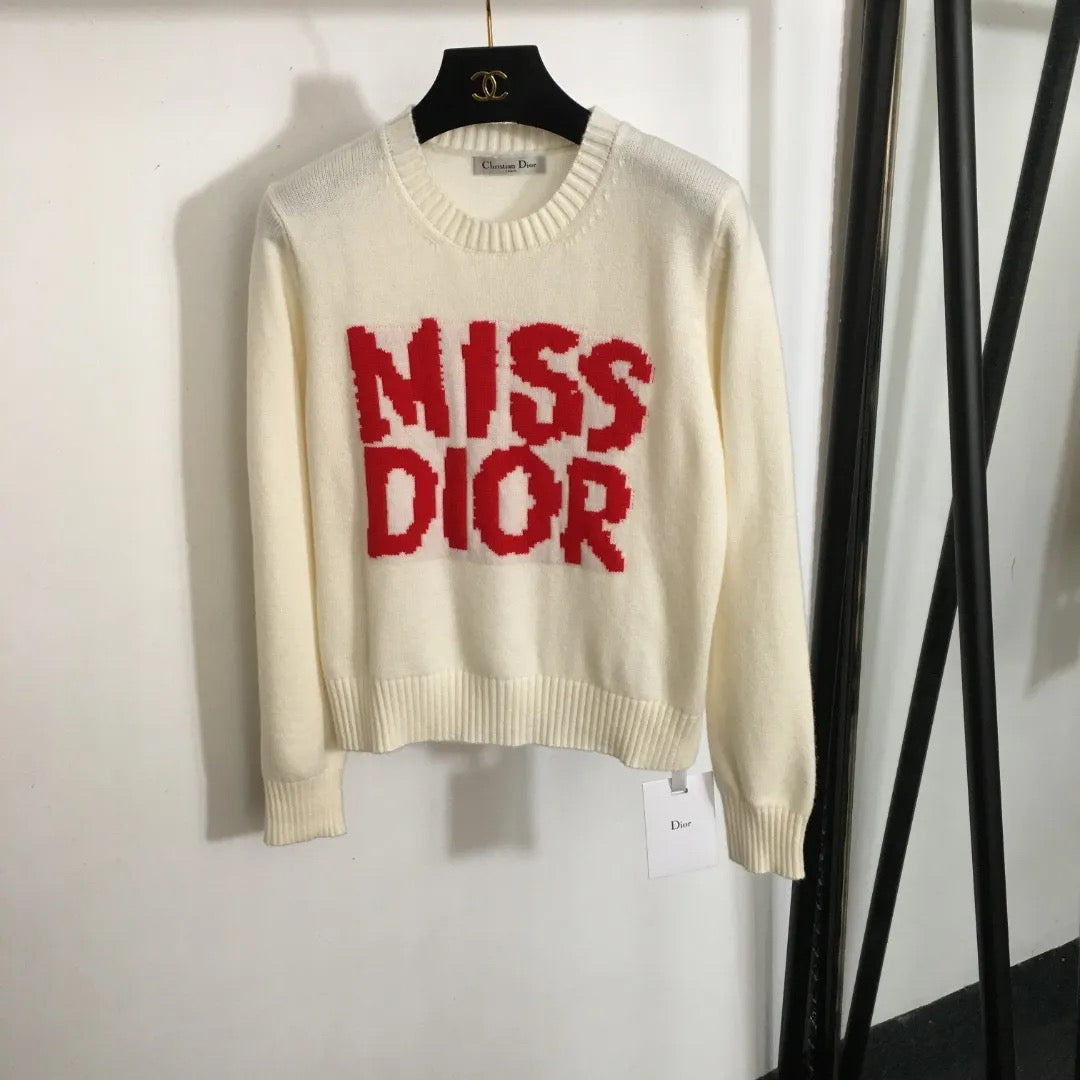 Sweater in multiple shades