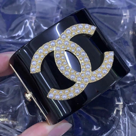 Thick Clasp Bracelet