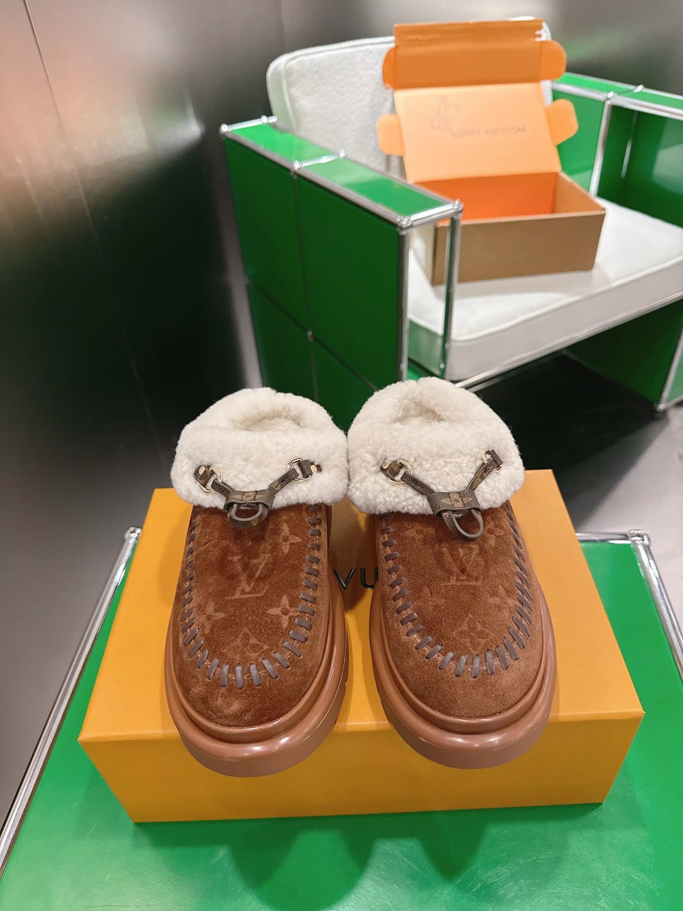 (ADDITIONAL CART DISCOUNT)               Shearling Mule